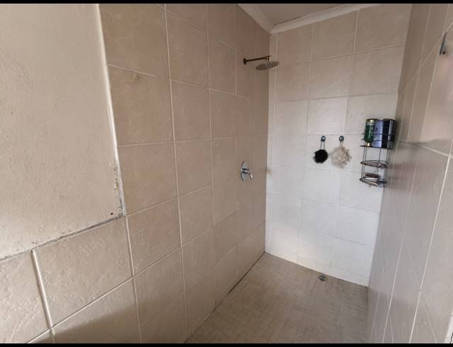 4 BEDROOM HOUSE FOR SALE IN OOS EINDE